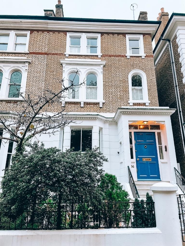 Is London Safe for Solo Women Backpackers? 11 Handy Tips (2022)